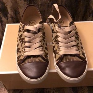 Size 7 Michael Kors sneakers brown n gold good condition